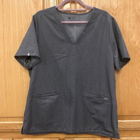 FIGS Casma Three Pocket Top - Picture 1 of 9